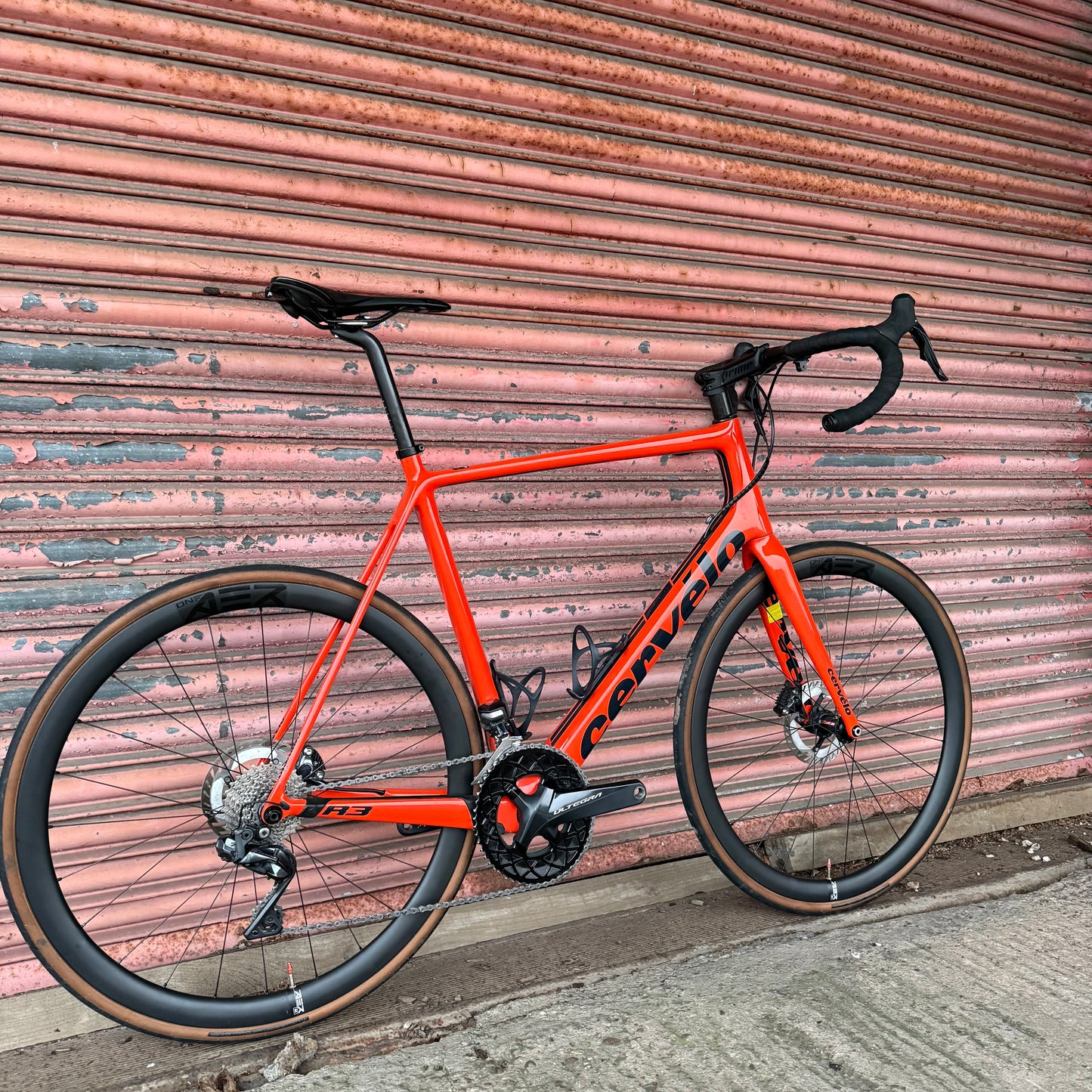 Cervelo R3 Ultegra Di2 Carbon Disc Road Bike - 61cm