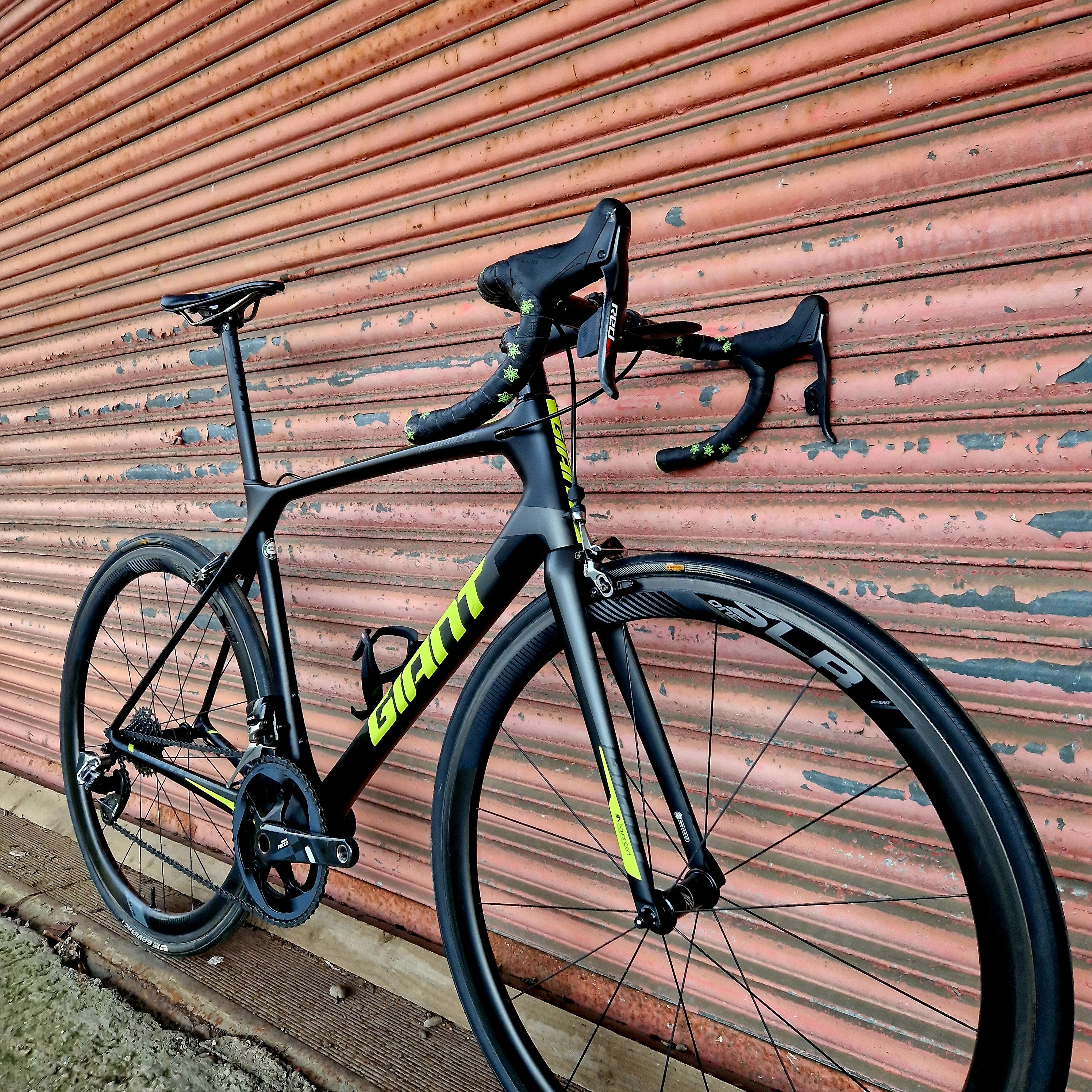 Giant TCR Advanced Pro SRAM RED eTap Carbon Road Bike with SLR1